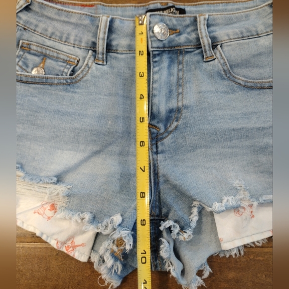 TRUE RELIGION Women's NWOT Low Rise LR Jean Shorts - 26 - Picture 8 of 9